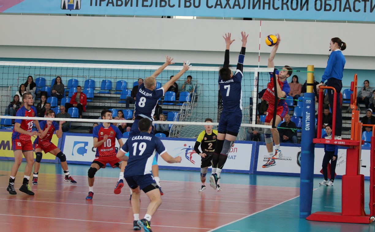 Сахалинские волейболисты вновь одержали победу