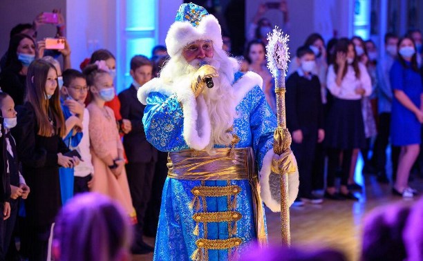 5 кос, 7 усов, 8 бород и 16 париков изготовили за новогодние праздники в сахалинском Чехов-центре