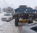 В Южно-Сахалинске погрузчик спровоцировал массовое ДТП у АЗС