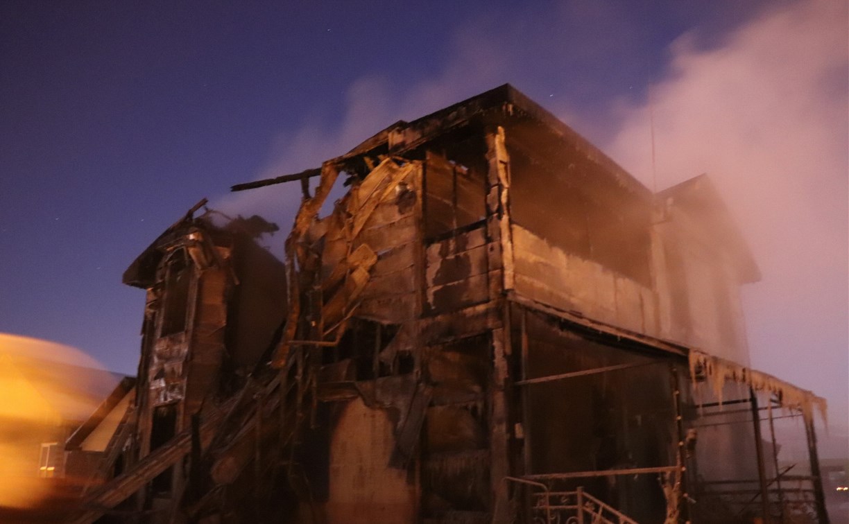 Двое детей погибли при пожаре в Южно-Сахалинске