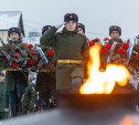 Сахалинцы в День защитника Отечества возложили цветы к Вечному огню
