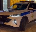 В Южно-Сахалинске неизвестный автомобилист врезался в фасад дома и скрылся