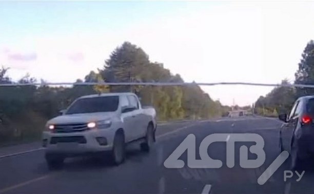 На трассе из Южно-Сахалинска в Корсаков водитель резко выскочил на встречку