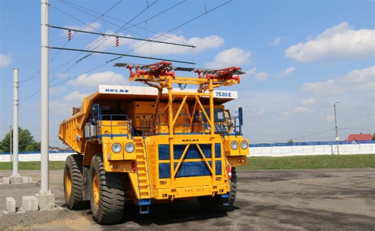 "БЕЛАЗ" представил опытную модель дизель-троллейвоза для работы на промышленных предприятиях региона