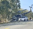 Очевидцы: на Сахалине жесткую посадку на трассе совершил вертолет