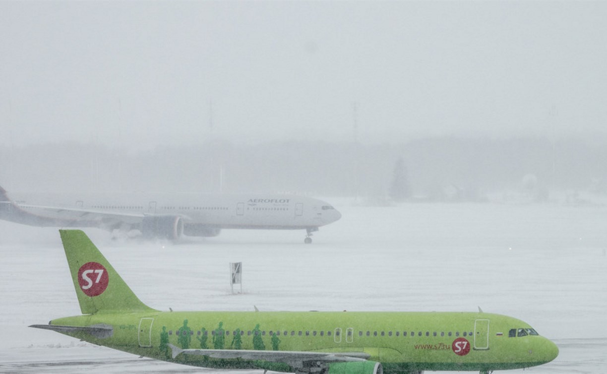 Из-за метели в аэропорту Южно-Сахалинска задержаны рейсы