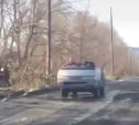 "Денег на крышу не хватило": по сахалинским дорогам ездит автобус-кабриолет