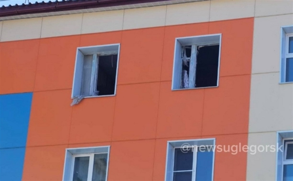 "Был сильный бум": в Шахтерске взорвался газовый баллон, в многоэтажке вылетели стёкла