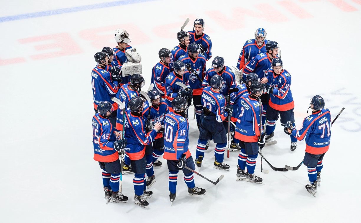 "Сахалинские Акулы" принимают на своём льду "Академию СКА-Юниор": вход на матч свободный