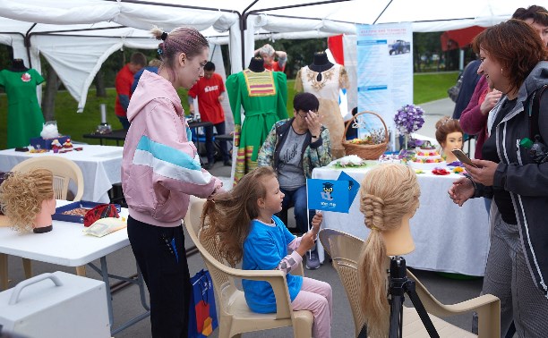 Парк Южно-Сахалинска заполнили участники образовательного форума для детей и родителей