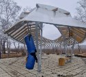 Вандалы испортили лестницу "Спящая красавица" и туалетные кабинки в Сахалинской области