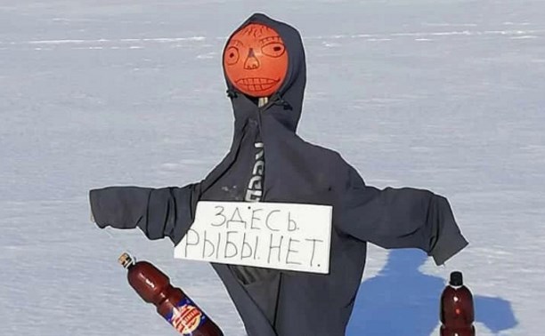 Рыбаки поставили модное пугало на сахалинском озере
