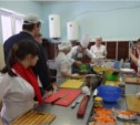 Мастер-класс дал сахалинским студентам владелец кулинарной школы из Санкт-Петербурга