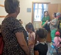 "Стоим по три часа": в департаменте образования Южно-Сахалинска очереди из желающих попасть на приём 