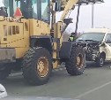 Появилось видео эвакуации инкассаторского автомобиля после столкновения с локомотивом на Сахалине