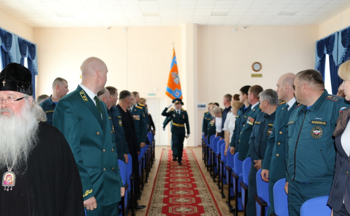 Шестерых сахалинских огнеборцев наградили медалями «За отвагу на пожаре»