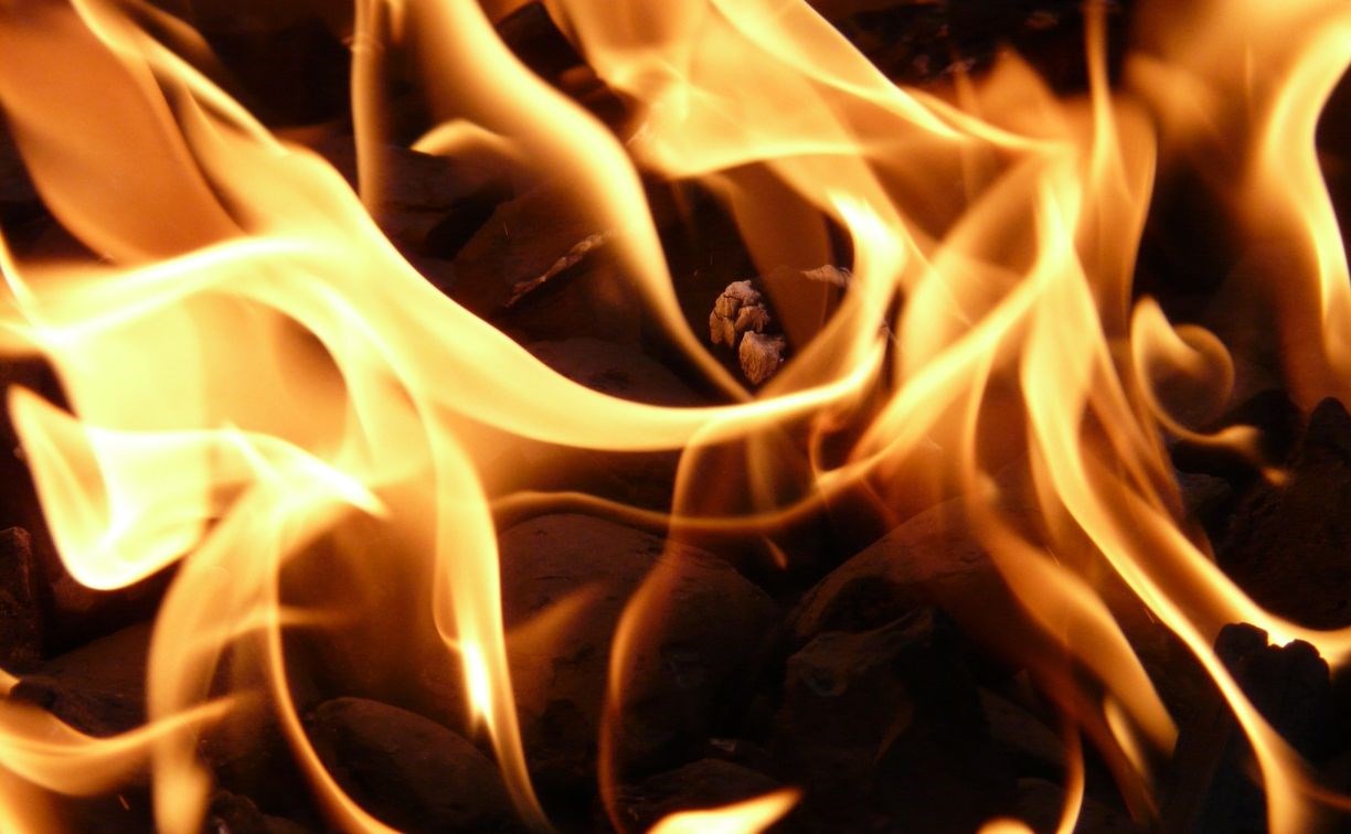 Баня горела около аэродрома "Пушистый" на Сахалине