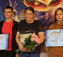 На Сахалине наградили девочку-подростка и юношу, которые спасли людей из горящего дома