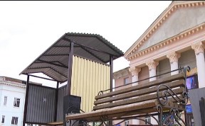 Более 50 новых остановочных павильонов установят в Холмском районе