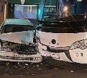 Пассажирский автобус попал в ДТП в Южно-Сахалинске