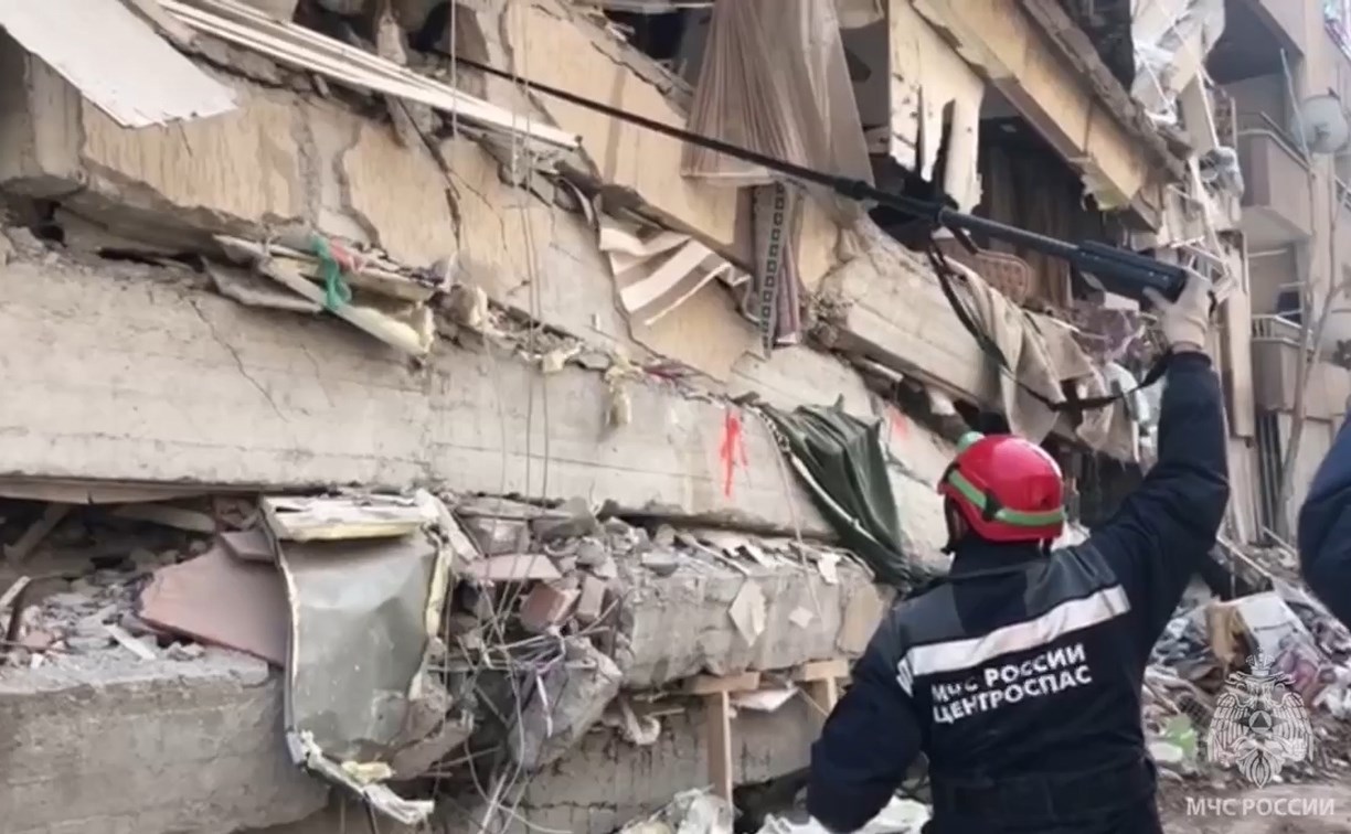 В Турции после мощнейшего землетрясения начали массовые аресты строителей рухнувших зданий