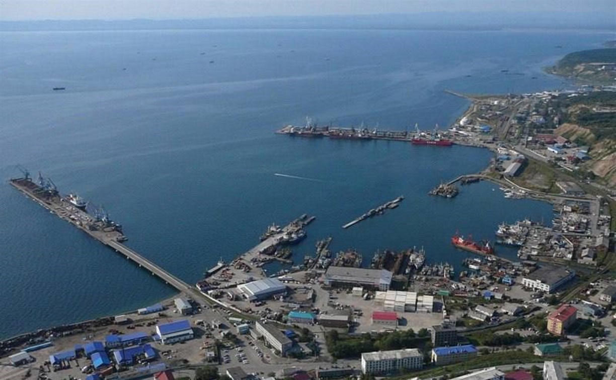Почти 260 тонн грузов для сахалинцев скоро прибудут в порт Корсаков через Северный морской путь