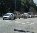 Водитель хэтчбека "потерял" колесо в центре Южно-Сахалинска