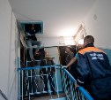 В Южно-Сахалинске администрация города и спасатели полезли по чердакам