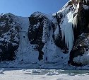 Минимум трое туристов провалились в море в попытках добраться до ледопадов на Сахалине