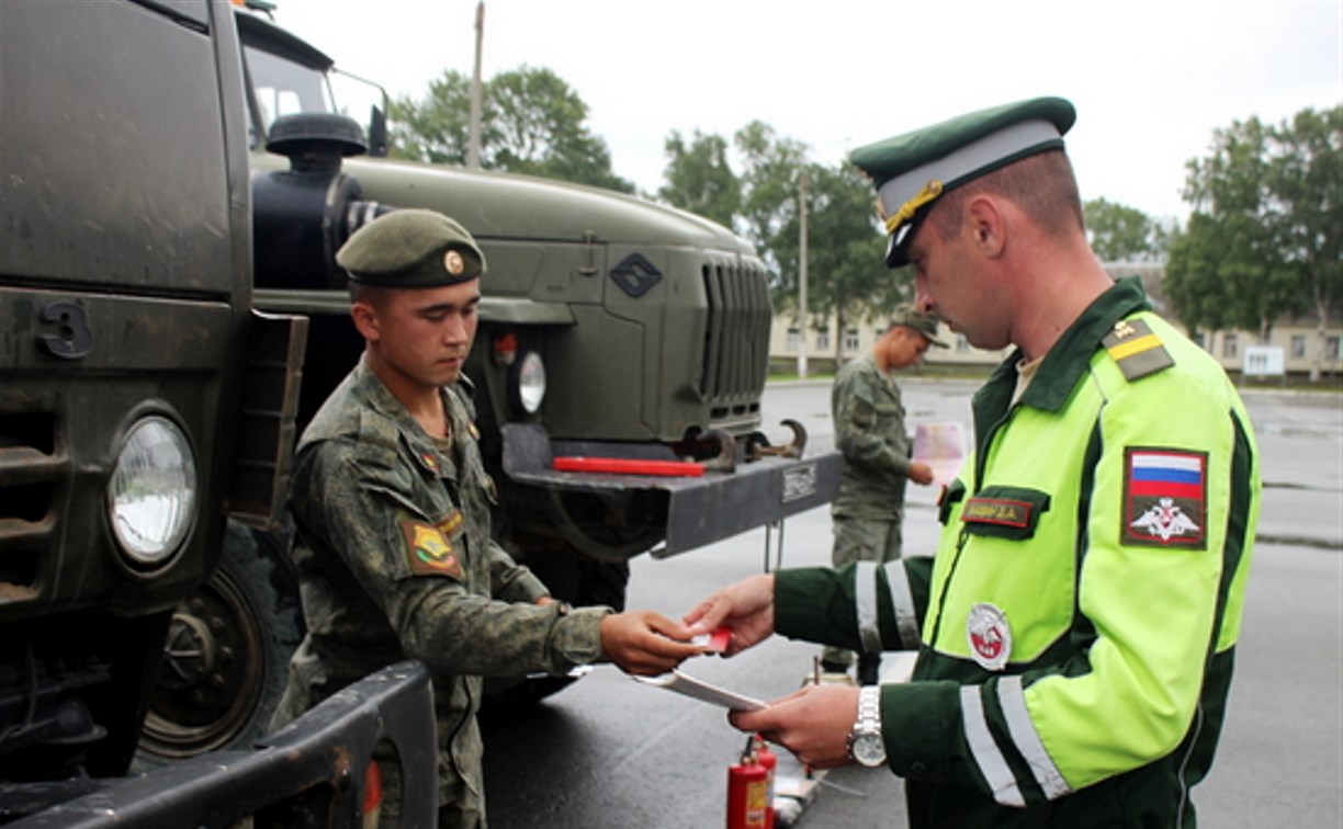 ВАИ и ГАИ проверили автобусы военных на Сахалине