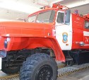 В Долинске открытым пламенем полыхал погрузчик 