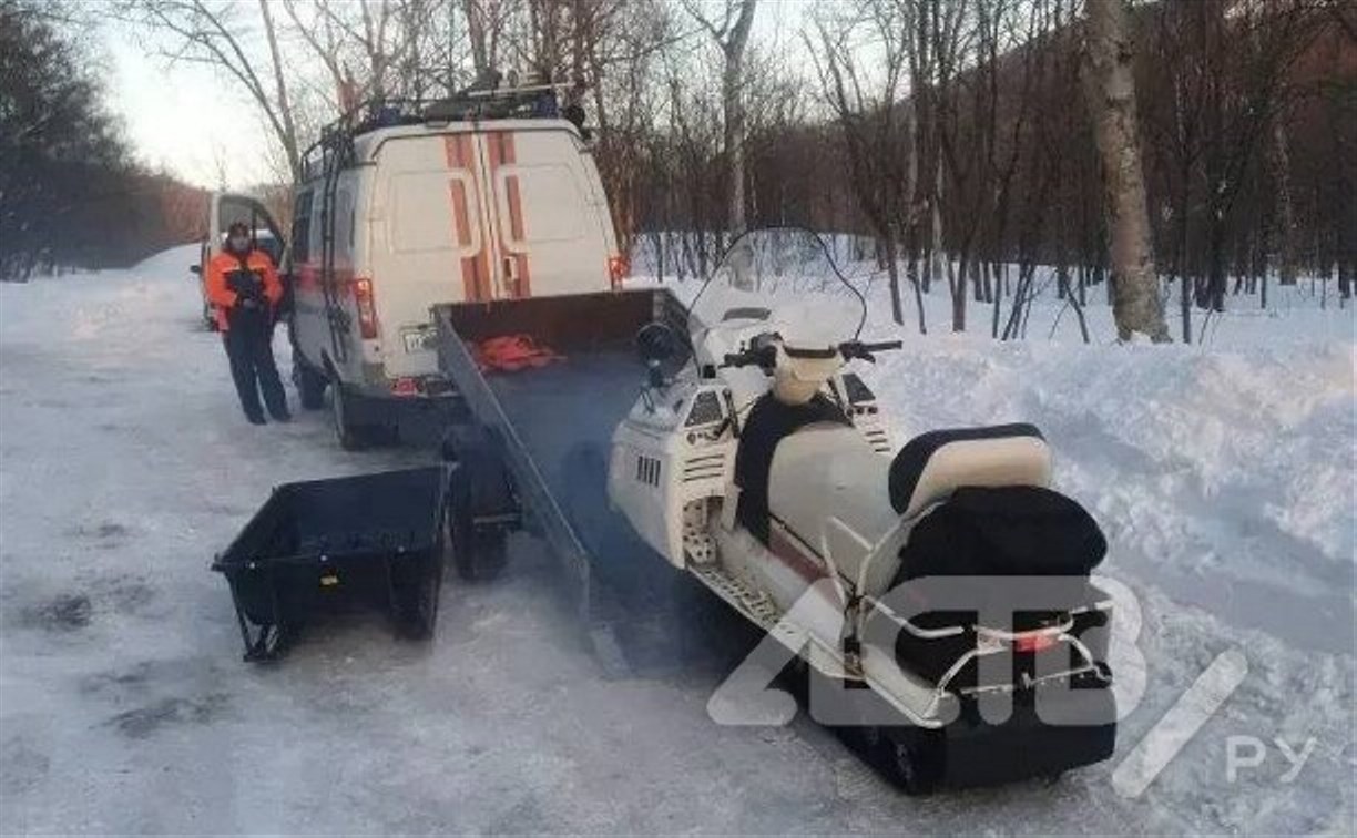 Один снегоступ и беседка у реки: спасатели Южно-Сахалинска нашли сбившуюся с пути женщину