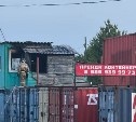Будка охраны загорелась на улице Пуркаева в Южно-Сахалинске