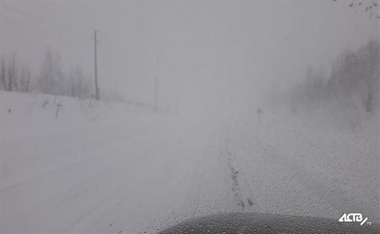 Дорогу Огоньки-Невельск закрыли для движения пассажирского транспорта из-за метели