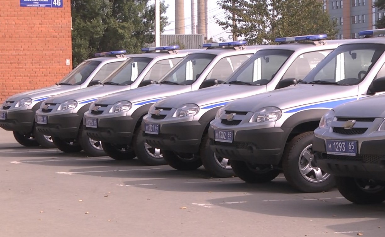 Ключи от 14 новых автомобилей вручили полицейским в Южно-Сахалинске