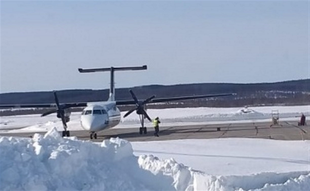 В аэропорту Южно-Сахалинска задерживаются два самолёта