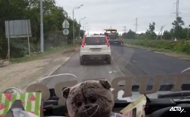 Дорожные работы в Южно-Сахалинске превратили улицу Ленина в пробку