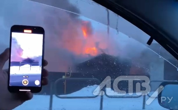 Гараж у частного дома сгорел в Ново-Александровске