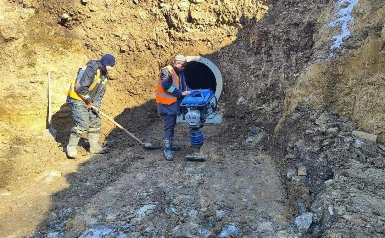 На трассе Тымовское – Александровск-Сахалинский ведутся работы по ликвидации колейности и монтажу труб