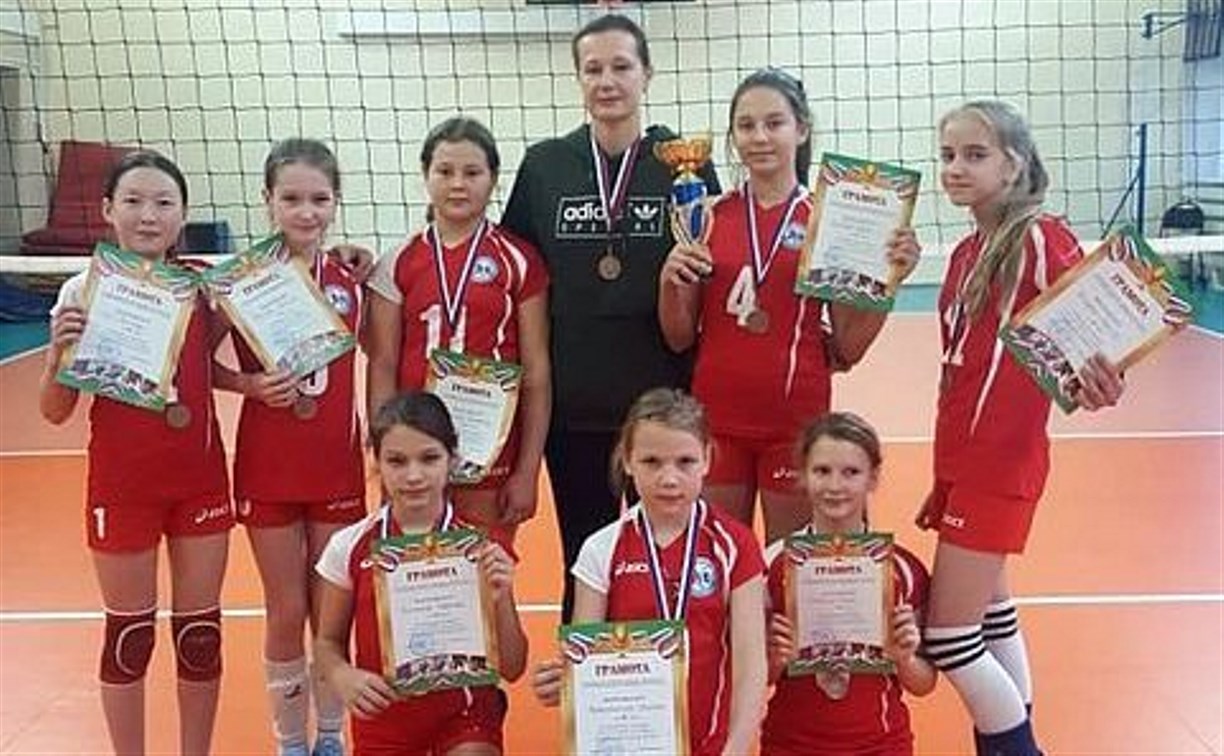Юные сахалинские волейболистки заняли третье место на турнире «Рождественские встречи»