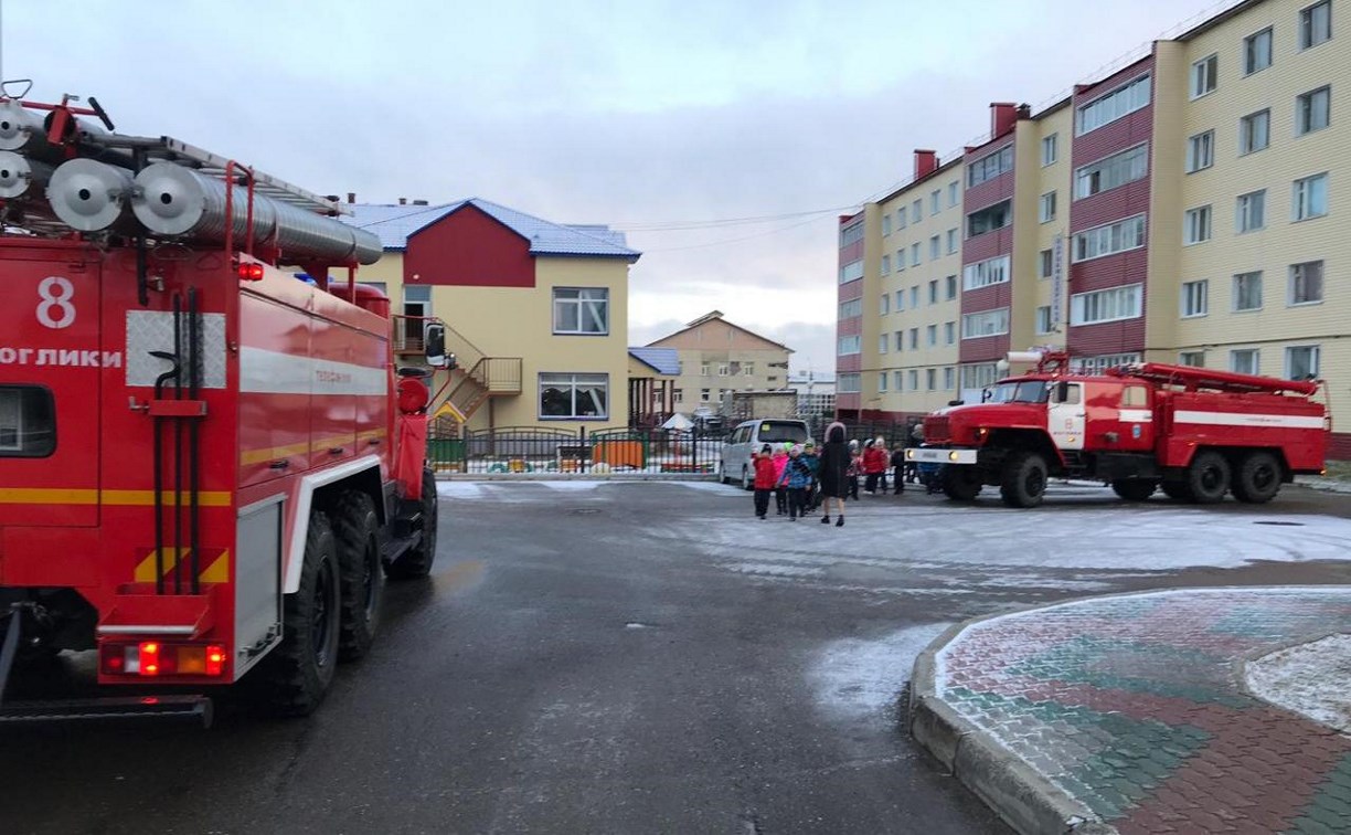 Из детского сада в Ногликах эвакуировали 176 детей