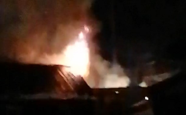 Возгорание частного дома ликвидировали в Холмске 