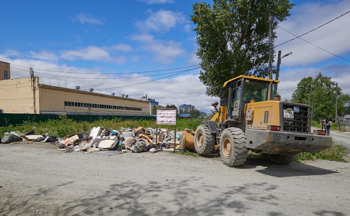 Больше 240 самосвалов мусора вывезли с незаконных свалок в Южно-Сахалинске с начала года 