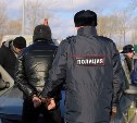 Грабителей-гастролеров, нападавших на магазины в нескольких городах Сахалина, задержала полиция