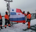 На судах ДМНГ поднят российский флаг