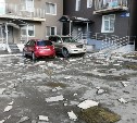 Глыба льда в Южно-Сахалинске упала на ребёнка 