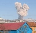 Вулкан Эбеко выбросил столб пепла высотой в 3 км