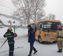 Топливо пришлось сливать: в ликвидации последствий ДТП в Тымовском участвовали спасатели