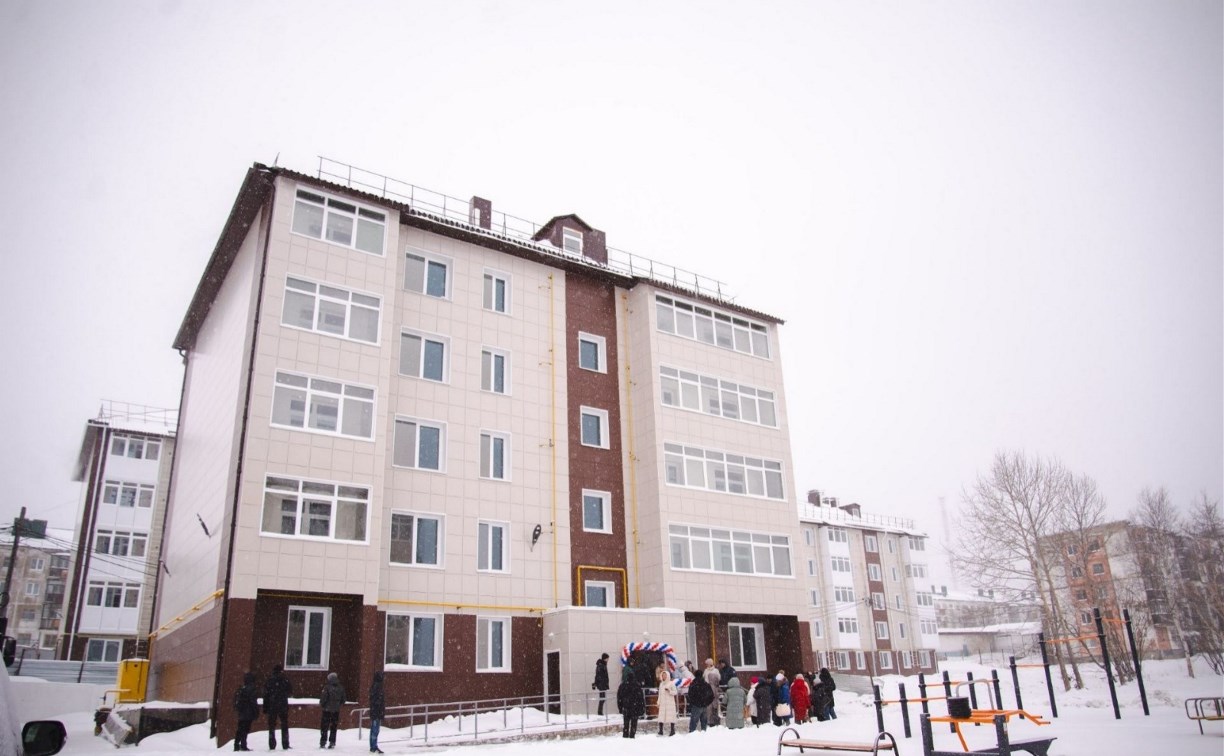 Более 70 семей из Невельска и Охи бесплатно получили новые квартиры 