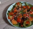 Новогодний рецепт от astv.ru: пикантный крабовый салат с мандаринами